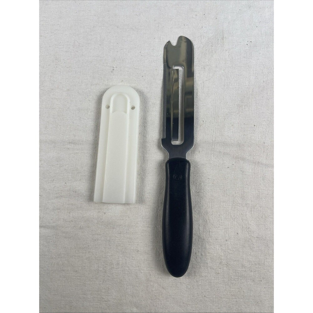 Pampered Chef Stainless Steel Cheese Knife Slicer Spreader with Blade Cover